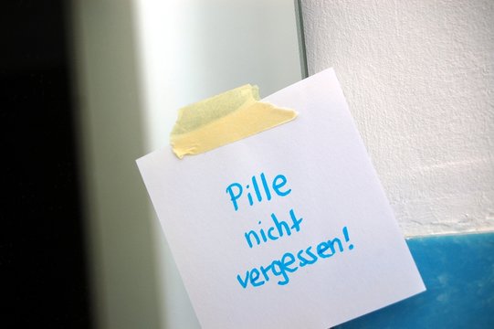 Zettel am Spiegel "Pille nicht vergessen"