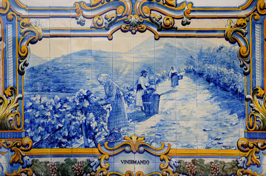 Portugal, azuléjos à la gare de Pinhao