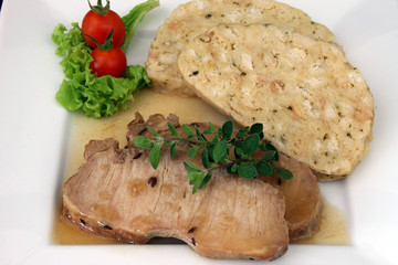 Fleisch mit Knödel