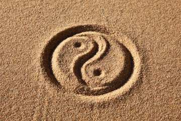 Yin & Yang in Sand - obrazy, fototapety, plakaty
