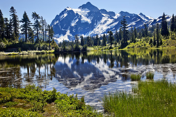 Fototapeta premium Odbicie Lake Mount Shuksan, stan Waszyngton