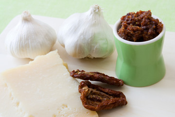 Pesto aus getrockneten Tomaten