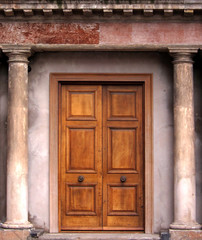 Fototapeta na wymiar Old fashioned door