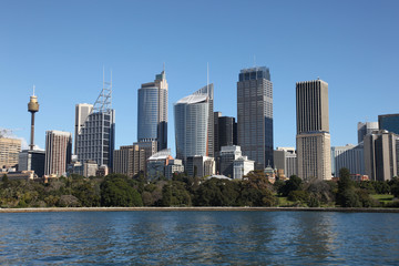 Fototapeta na wymiar Sydney City Skyline zobaczyć w całej zatoce gospodarstwa.