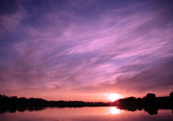 Fototapeta na wymiar sunset of the lake