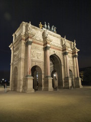 Fototapeta na wymiar Arco del Triunfo del Louvre en Paris
