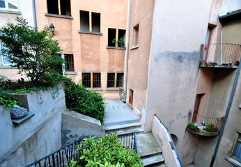 Fototapeta na wymiar Stary Lyon, Traboule, zabytkowej architektury, w Lyonie we Francji