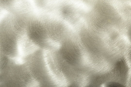geb&uuml;rstetes Metall