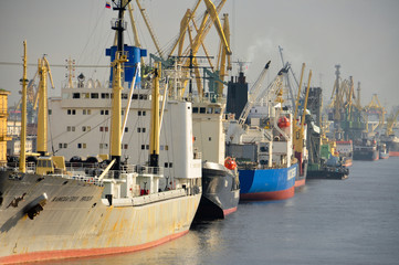 Port ships cranes