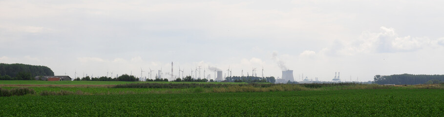 Fototapeta na wymiar Panorama przemysłu w Antwerpii, w Belgii Dockland