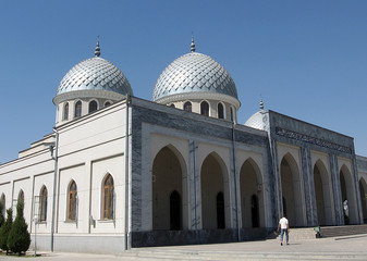 Fototapeta na wymiar Taszkent Juma Meczet Dwie kopuły 2007