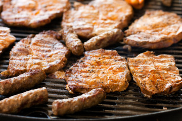 Grill mit Fleisch