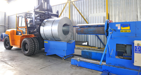 machine for rolling steel sheet