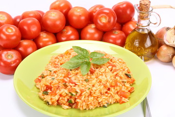 Risotto with tomatoes, olive oil and onions