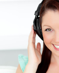 Naklejka premium Happy young woman listening to music with headphones