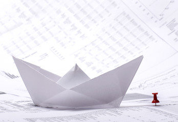 Business concept of paper boat and documents © Acronym