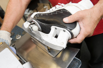 Skate sharpening machine
