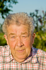 Nachdenklicher Senior
