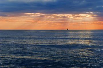 Obraz premium sailing ship at sea