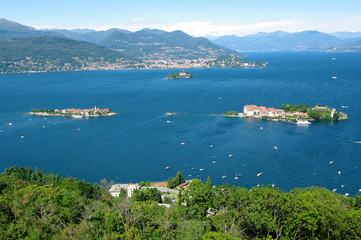 Fototapeta na wymiar Jezioro Maggiore we Włoszech
