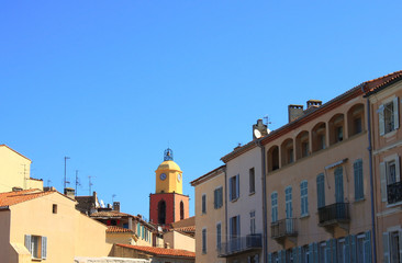 Immeuble et clocher St Tropez