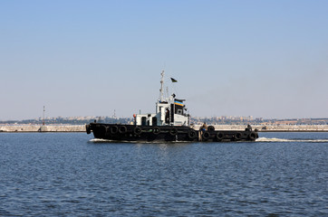Fototapeta premium moving tugboat
