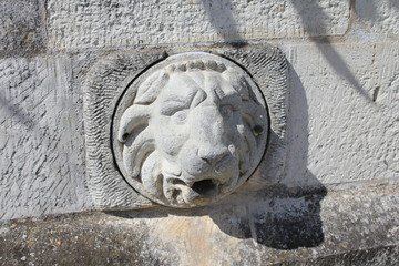 Fontaine tête de lion