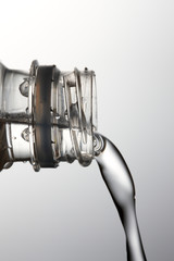 ペットボトルと水