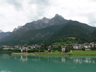 Lago di Santa Caterina mit Auronzo di Cadore