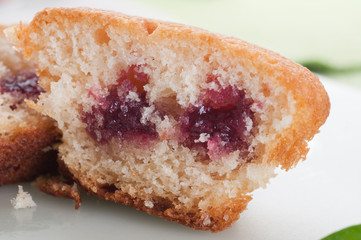 cake with fresh fruits decoration