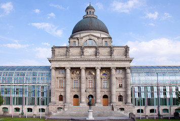 Bayerische Staatskanzlei - "Straußoleum"