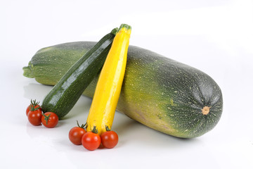 Große und kleine Zucchini