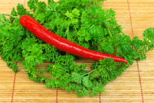 Chili mit Petersilie
