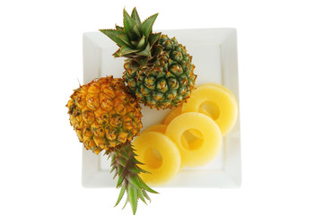 raw pineapples and slices