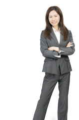 腕組みする女性社員