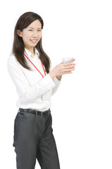 コップを持つ女性社員