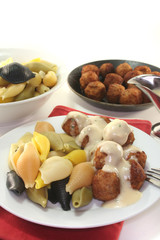 Köttbullar mit Nudeln
