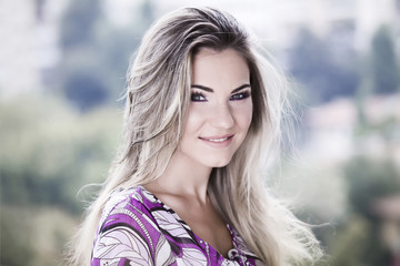 Naklejka premium portret młodej dziewczyny