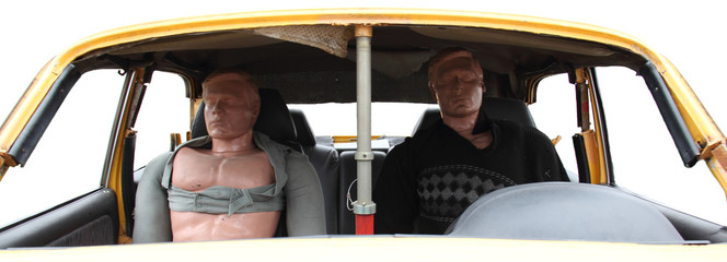 манекены в автомобиле
