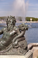 Statue en bronze, fontaine pendant Les grandes eaux au château de Versailles, Paris, France