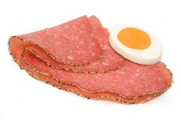 Salami mit Pfefferkruste