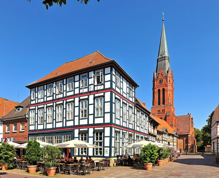 Marktplatz und Kirche St. Martin in Nienburg / Weser