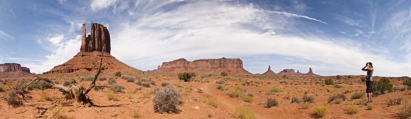 Fototapeta na wymiar Monument valley panoramic view with women observation