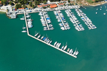 YACHTHAFEN BEI KJAMENJAK