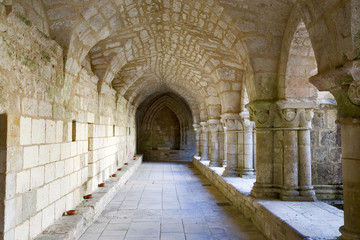 france; 85; marais poitevin,nieul sur l'autise : abbaye romane s
