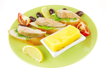 sandwich with salmon chunks