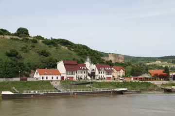 Fototapeta na wymiar hainburg,port fluvial