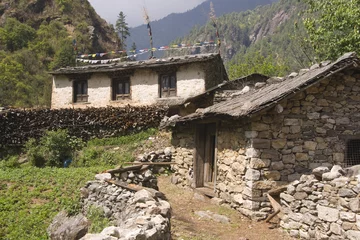 Papier Peint photo Népal Traditional farmhouse in the Himalayan Mountains of Nepal