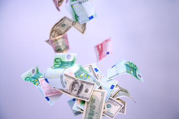 currency and investment