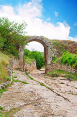 Fototapeta na wymiar Ancient Roman road w górach